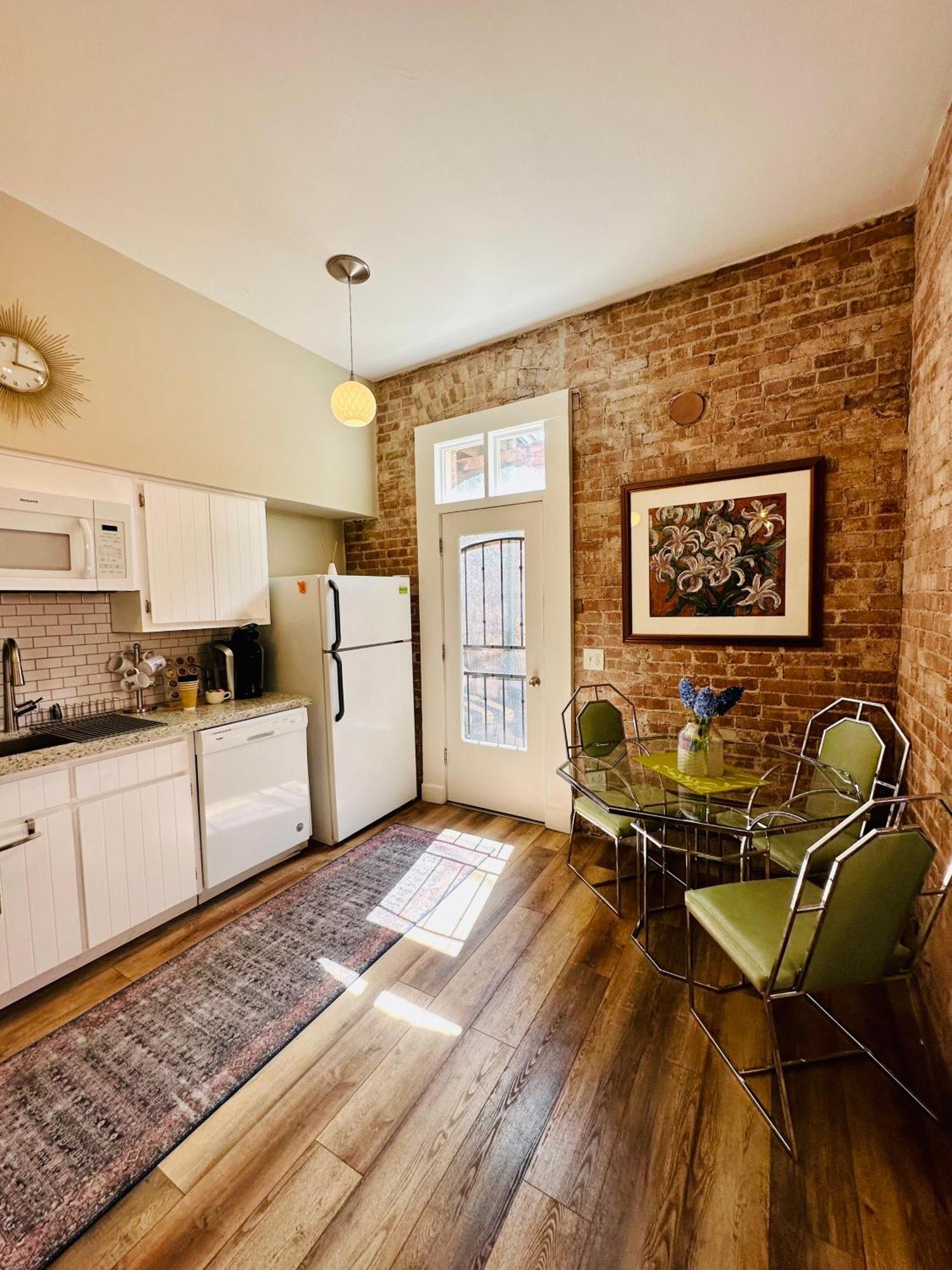 Bisbee Brownstone Suites Exterior photo